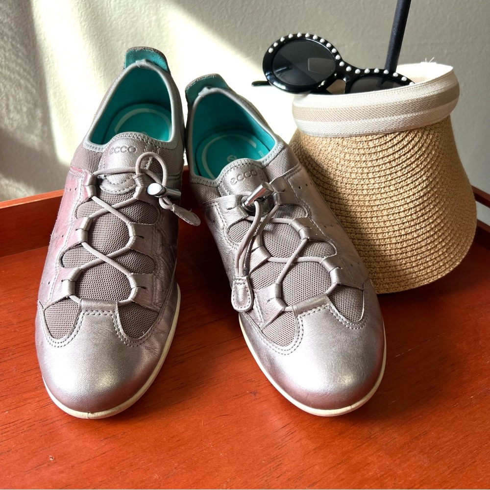 ECCO Women’s Bluma Toggle Sneakers
Grey Metallic / Moonrock EU 41 US 10-10.5